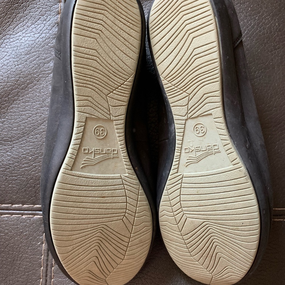 Dansko leather flats. Black. Size 39.